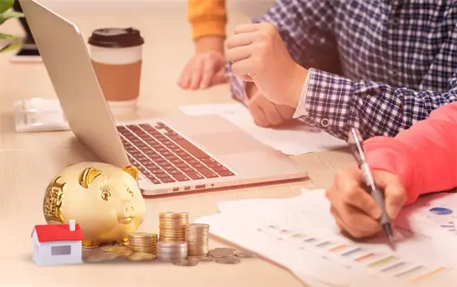 显示李嘉诚还是中国国籍,不是说他早就移民了吗,他到底是哪国国籍